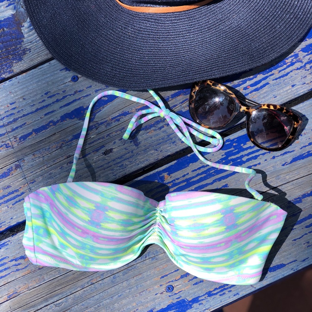 🌻Victoria’s Secret Multi Color Bikini Top EUC 36B